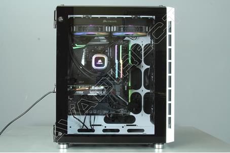 Corsair  Crystal Series 680X -side view 